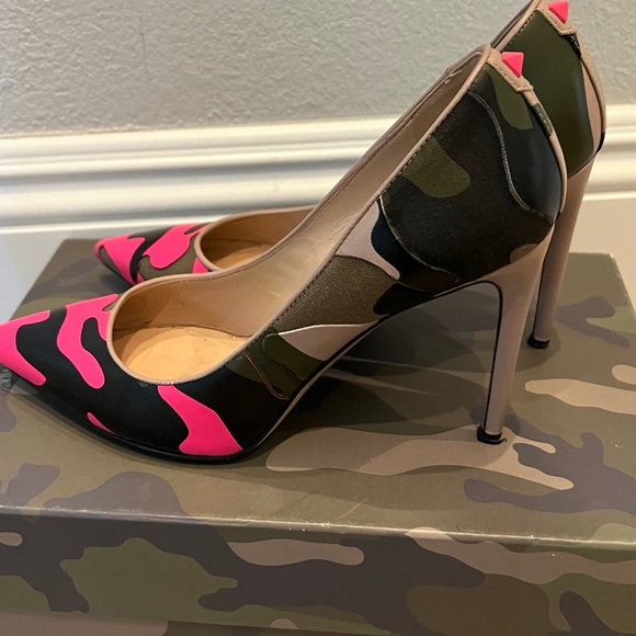 Valentino Rockstud RARE Camo Pink Pumps - Picture 9 of 12